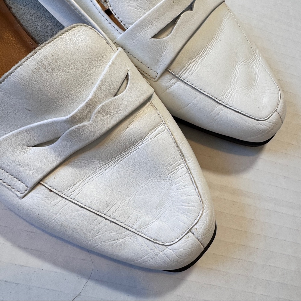 Vintage whiteWomen's Loafers size 8 but fit like 7.5
Great condition ! - Picture 9 of 10